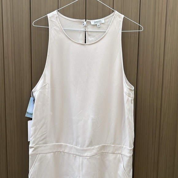 Aritzia Babaton Ozzy Romper size 6 Pockets Back Slit Detail Japanese Fabric NWT - Picture 3 of 16